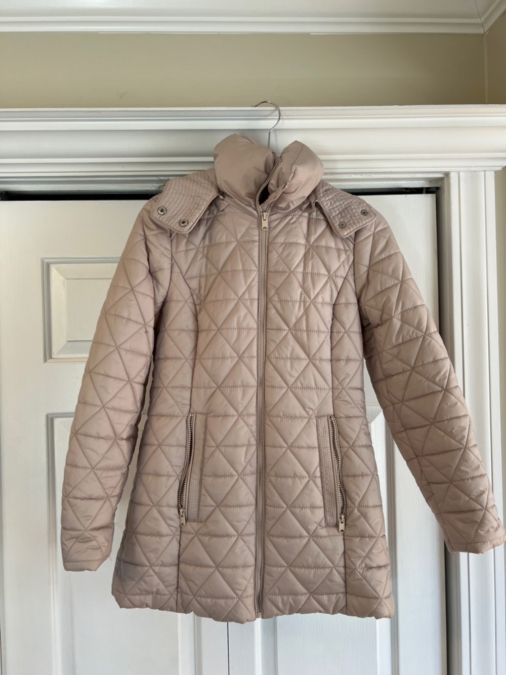 Quilted Lightweight Puffer Coat in Taupe